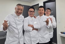 모자 벗은 최강록 셰프에 누리꾼 '들썩'…'흑백2' 비하인드 컷 눈길