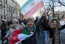 트럼프 '이란 관세' 카드에 中, "우리 권익 수호할 것"…핵심은 '원유'