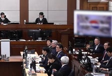 "내란은 망상과 소설"… '사형' 구형 윤석열 전 대통령, 상기된 채 1시간30분 발언