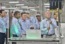 美·中서 AI·수소 챙긴 정의선, 印 달려가 '또다른 30년' 주문