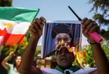 트럼프, 이란과 대화 중단… "미국 지원 곧 도착"