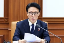 김민석 총리 "기업현장 규제 애로 검토…79개 과제 우선 개선"