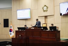 '항공료 부풀리기' 동대문구의회 의장 사과 …"백번 천번 잘못"