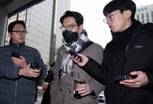 경찰, '김병기 의혹' 관련자 소환…전 수사팀장·보좌진 출석