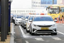 또 교통사고 수습하다 참변...60대 택시 기사, '3차 추돌사고' 사망