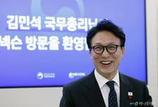 넥슨 찾은 김민석 총리 "게임사·관계부처 자리 마련…직접 챙길 것"