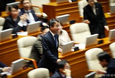 여야 '2차 특검' 충돌 속 '민생법안 11건' 가까스로 처리