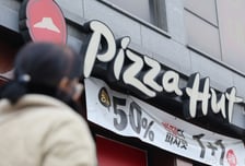 '215억 반환' 피자헛 "정상영업 중…회생절차도 계획대로"