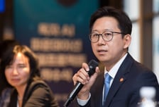 국가대표 AI, 네이버·NC AI 2개사 동시 탈락 '이변'