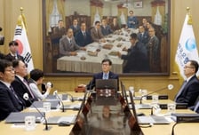 한은 '기준금리 인하 가능성' 지웠다