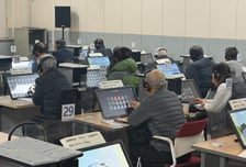 "100m도 못걸어", "대중교통 없어"…80에도 운전대 못놓는 속사정