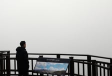 초미세먼지에 갇힌 서울, 구룡마을 화재까지..."숨이 턱, 외출 자제"