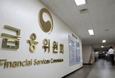 금융위, 우수 직원 11명 포상…홍조근정훈장 김진홍 수상
