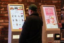 "키오스크·AI 사용 도와드려요"...교육부, 성인 문해교육 지원