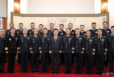 李대통령, 중장 진급자에 '삼정검' 수여…"국민의 군대로 거듭나야"