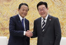 이재명 대통령, 아소 전 총리 만나 "협력 부분 최대한 찾아내자"