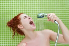 "샤워기로 입 가글, 끔찍한 습관"...2년간 병원 신세 [한 장으로 보는 건강]