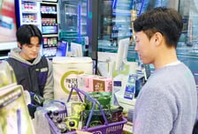 생필품 최대 75% 할인…CU, 민생지원 할인 행사 "생수 등 1000여종"