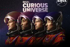 54년 만에 사람 싣고 달 향할까…NASA 우주왕복선 기립 완료