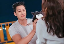 '스프링 피버' 안보현-이주빈, 설레는 로맨스의 시작...의문의 여인 손여은 등장