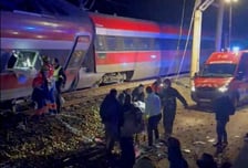 스페인 남부서 고속열차 2대 탈선...최소 10명 사망, 100명 부상