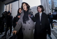 '공천헌금' 김경, 17시간 3차 조사…강선우 전 보좌관과 대질 무산