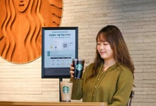 글로벌 첫 도입 '스타벅스 사이렌오더'..."누적 주문 7억건 돌파"