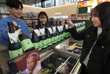 세븐일레븐, 추성훈 사케 '아키그린' 초도물량 4만병 완판