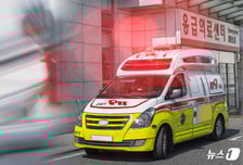 '얼음축제' 즐기다 날벼락…빙어튀김 기계 폭발, 관람객 2명 부상