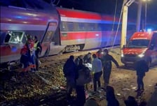 '쾅' 400명 탄 스페인 고속열차 충돌…"한국인 피해 없다"