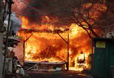 또 까맣게 탄 강남 '마지막 판자촌'…"불나면 속수무책" 왜?