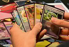 "포켓몬 카드 내놔" 애니캐릭 총기 강도...3분 만에 1.5억 털렸다[영상]