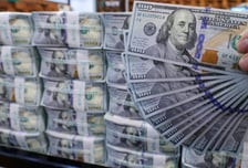 "입 열면, 들어갈 타이밍"… 부동산 대책처럼 달러 매수심리만 자극