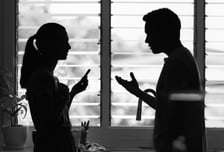 "식당 직원 '아가씨'라 부른 아버지 잘못?"…아내와 다툰 남편