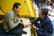 유승민도 '단식' 장동혁 찾았다...고민 깊어가는 한동훈