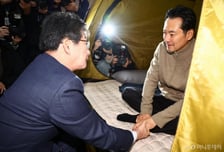 유승민, 장동혁과 첫 만남 "보수 재건 위해 서로 머리 맞대야"