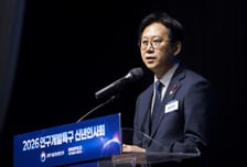 "기술적 주권 확보해야"…'독파모' 논란에 입 연 배경훈 부총리