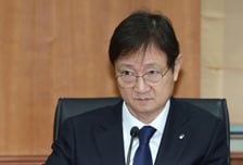 이찬진 금감원장 "일부 운용사 불법행위로 투자자 이익 침해, 엄정대응"