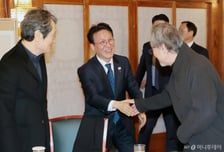 연극인 만난 김민석 총리 "문화 예산 1%대 수준…2배 드라이브 고민"