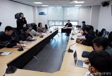 "컨소시엄 낄 수 있나?"… 스테이블코인 위기감, 살길 찾는 카드사