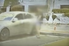 남의 차에, 택배에 '소변 테러' 남성...민원 넣어도 "참아달라"는 말만