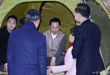 산소발생기 착용, 비상벨도 설치…'단식 7일째' 버티는 장동혁