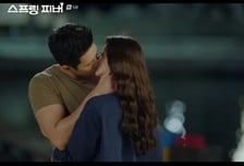 '스프링 피버' 안보현, 이주빈에 키스 감행 "미안합니다"...시청률은 하락[종합]