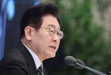 이재명 대통령 "고환율, 한국만의 현상 아냐…한두달 후 1400원 전후로"