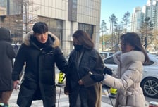 경찰, '김병기 측근' 이지희 구의원 소환…공천헌금 전방위 수사