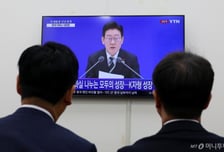 나란히 앉아 대통령 회견 시청한 與 지도부 "전력 다해 뒷받침할 것"
