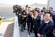 가장 늘려야 할 발전원은 재생에너지…태양광·풍력 더 짓나