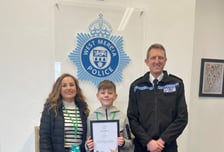 고속도로 주행 중 쓰러진 엄마…운전대 잡은 12살 아들이 구했다