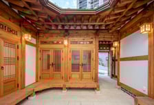 "서울 한복판 임대료가 고작" 한옥 뜨자 우르르...신혼부부 몰려갔다