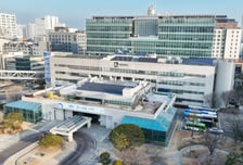 "눈살 찌푸리는 현수막 이제 그만" 수원시, 현장 매뉴얼 제작